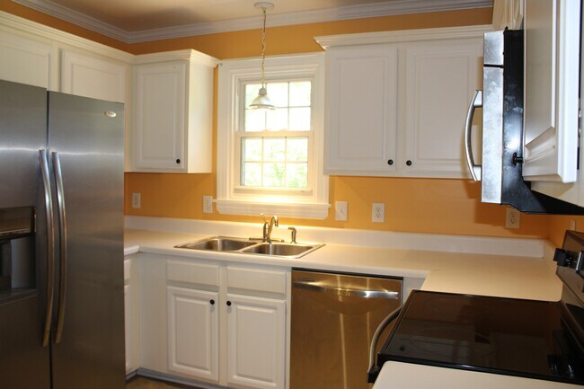 Building Photo - 80 Senter Farm Ct
