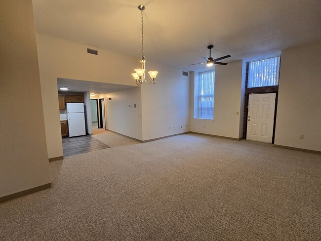 Building Photo - 147 Rawson Rd