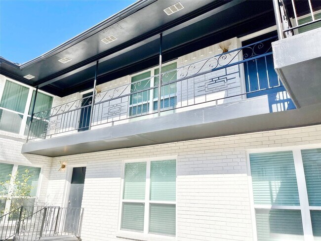 Building Photo - 4811 Live Oak St