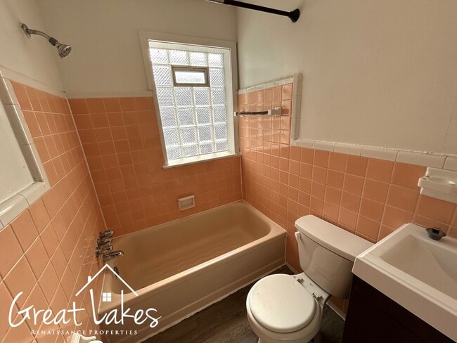 Building Photo - Charming 3 Bedroom 1 Bathroom now available for rent