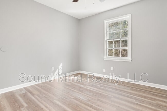 Building Photo - 111 Fox Den Ct