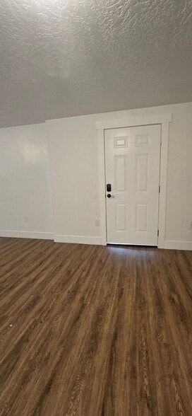 Building Photo - 8814 Daisy View Ln