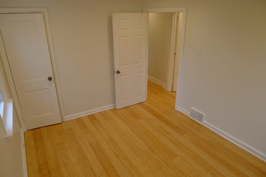 Building Photo - 278 Valley View Road