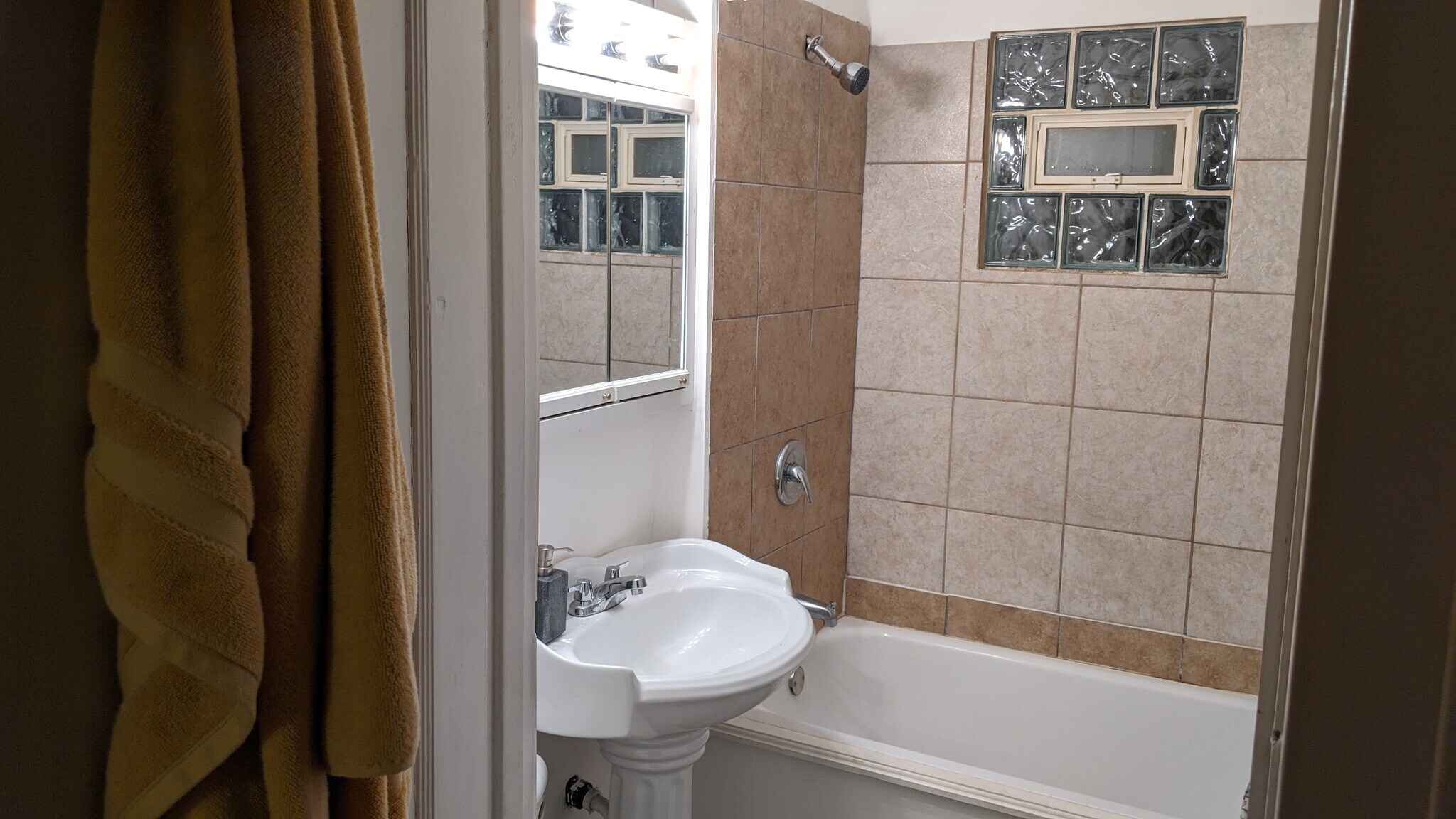 Bathroom - 2700 Irving Ave N