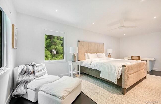 Building Photo - 8 Fox Glove Rd