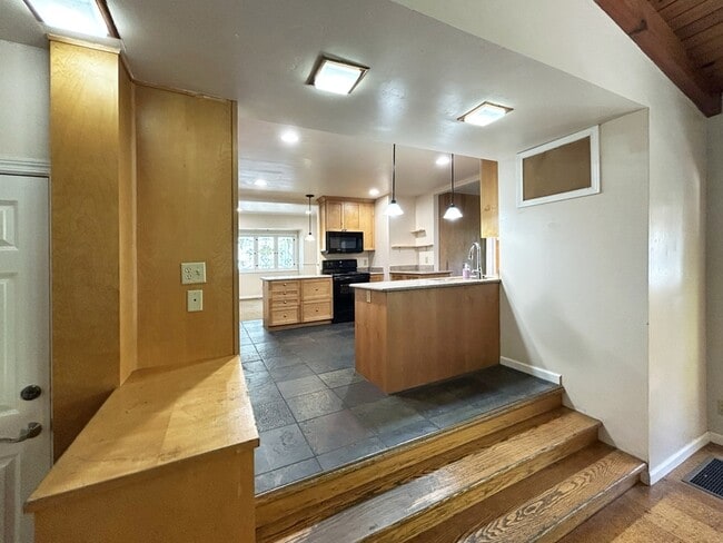 Building Photo - 2109 Alder St