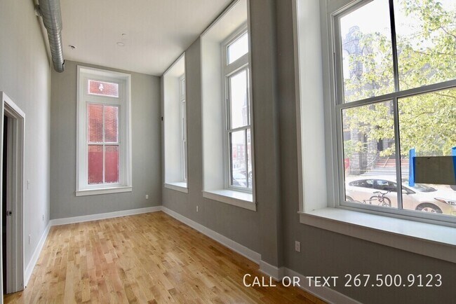 Building Photo - 1523 W Girard Ave