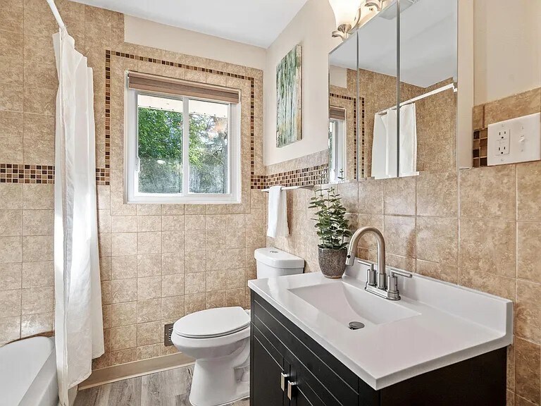 Building Photo - 609 82nd Ave N