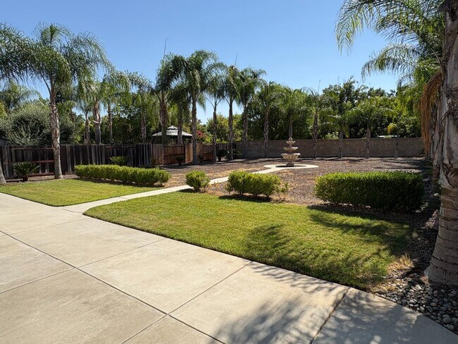 Building Photo - 1105 N Perry Ave