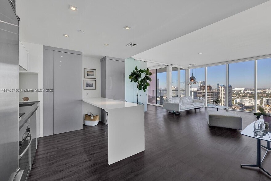 Building Photo - 1040 Biscayne Blvd