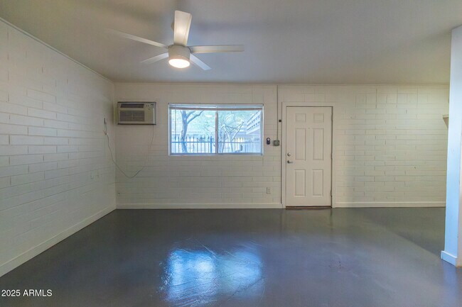 Building Photo - 601 N 6th Ave