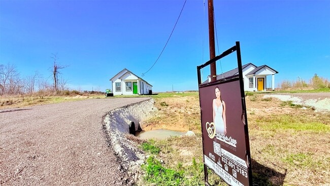 Building Photo - 7018-5914 02