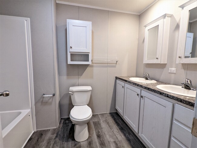 Building Photo - 677 Oregon St