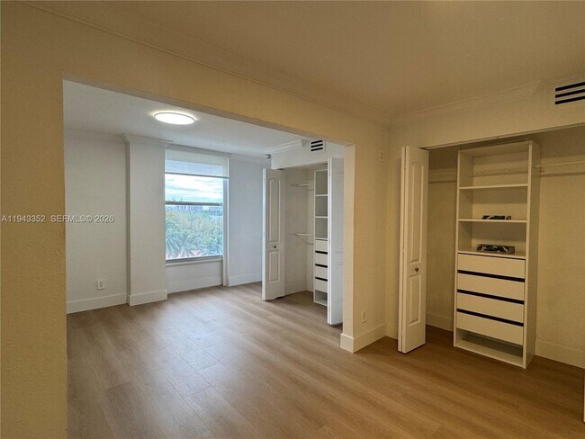 Building Photo - 2020 NE 135th St