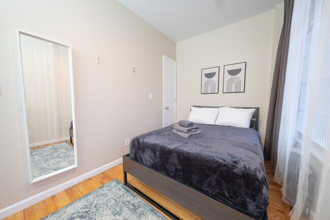 Building Photo - 230 W 113th St