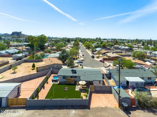 Building Photo - 1207 W 15th St