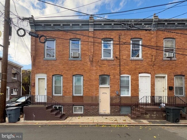 Primary Photo - 25 Peace St