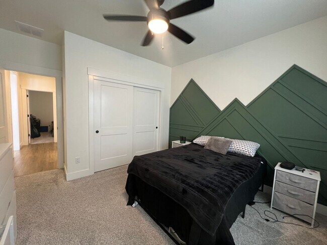 Building Photo - Gorgeous 3 bed 2 ba home in the perfect Me...