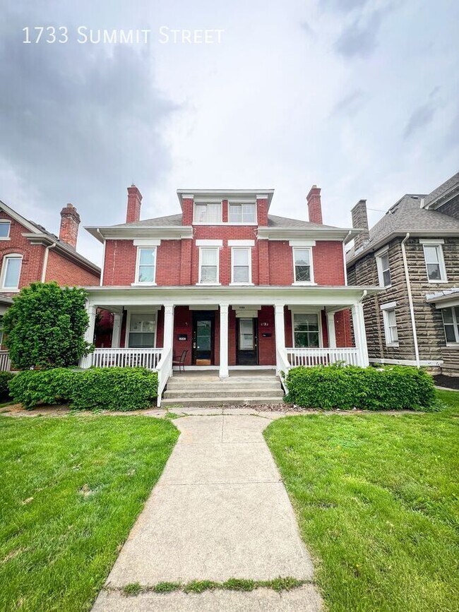 Building Photo - 1733 Summit St