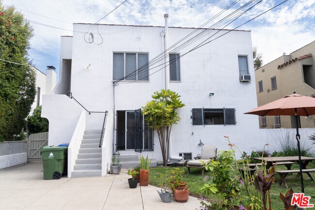 Building Photo - 1211 S Hayworth Ave