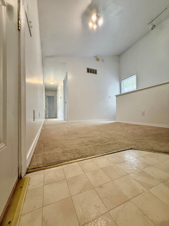 Building Photo - SHORT TERM RENTAL AVAIL FOR SUMMER 2026  (June to July 2026) $1,200 Monthly