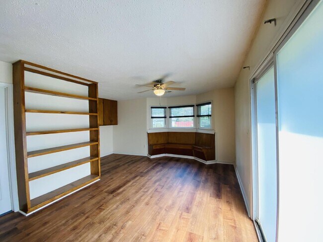 Building Photo - 1/2 off one month* "Spacious 3-Bedroom Retreat with 2 Full Baths in Peaceful Meridianville!"