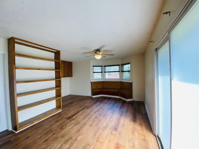Building Photo - "Spacious 3-Bedroom Retreat with 2 Full Baths in Peaceful Meridianville!"