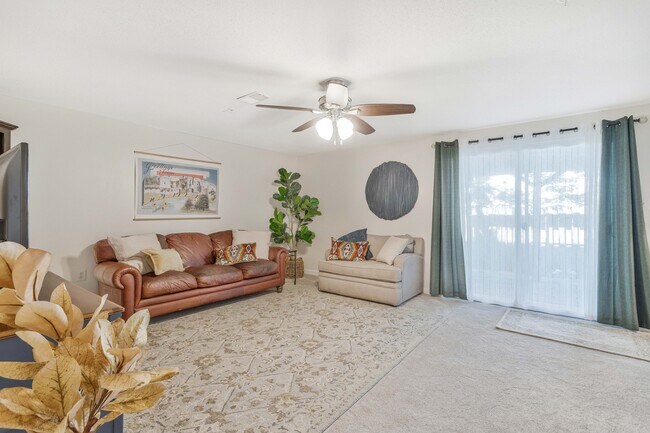 Building Photo - 1226 Quaker Ridge Dr