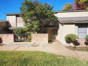 Building Photo - Price reduced! Amazing Austin 3 bedroom co...