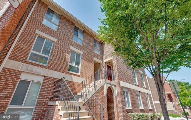 Primary Photo - 632 S Charles St
