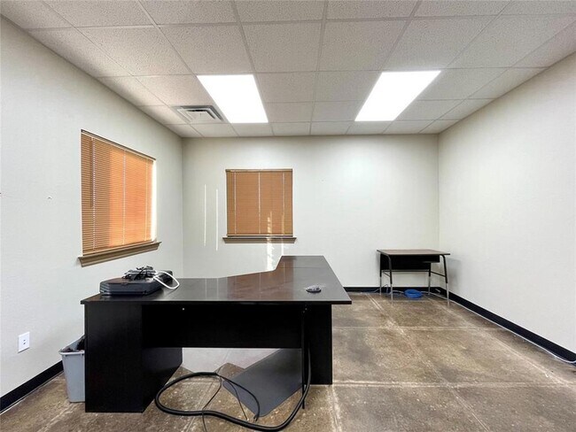 Building Photo - 404 Pikes Peak Rd