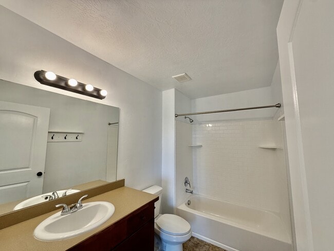 Building Photo - 1045 S 1700 W