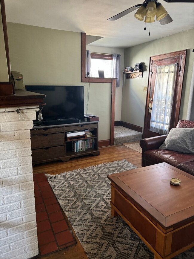 Building Photo - 265 E Markison Ave