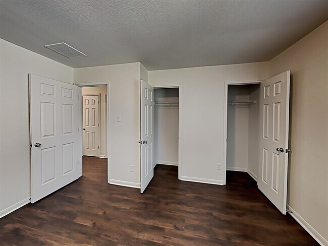 Building Photo - 18011 Shallow Leaf Ln