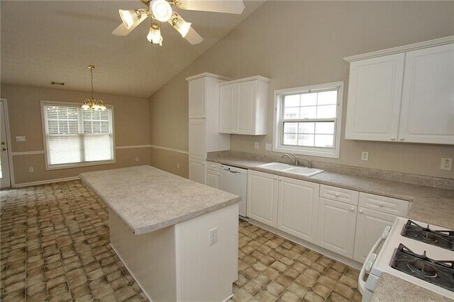 Building Photo - 1490 Creek Pointe Cir