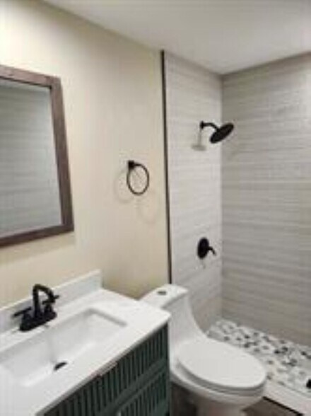 Building Photo - 953 NE 34th St