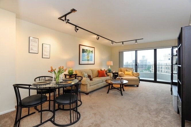 Building Photo - 2020 N Lincoln Park W