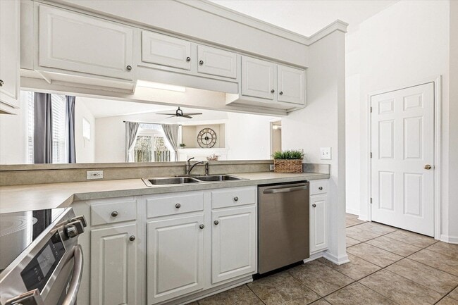 Building Photo - 335 Dreadnaught Ct