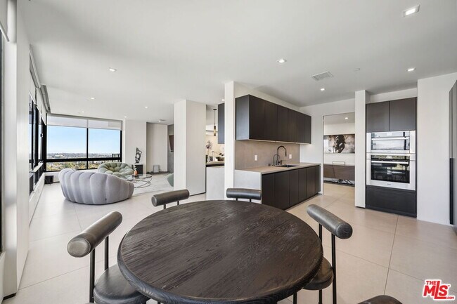 Building Photo - 10350 Wilshire Blvd