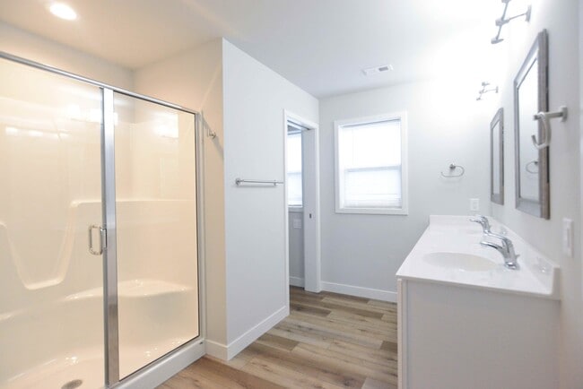 Building Photo - 2833 Endive Dr