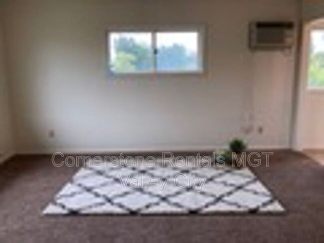 Building Photo - 807 3rd St SW