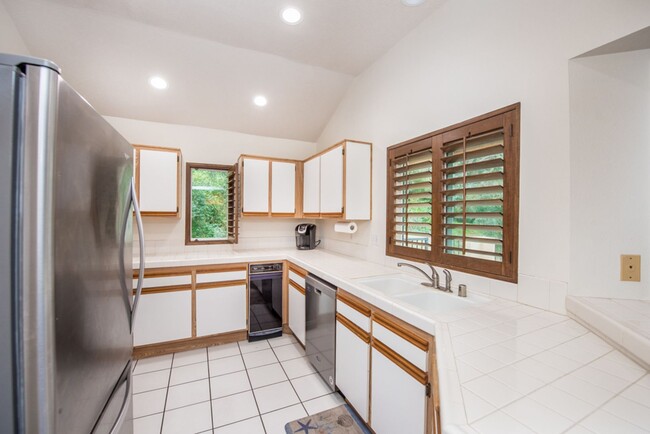 Building Photo - Corsica Villas: Upper 2 Bedroom 1 Bath Condo