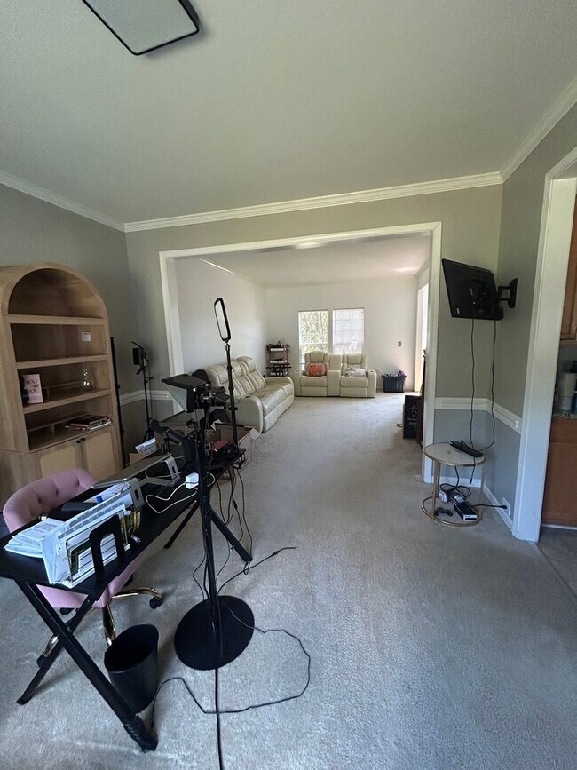 Building Photo - Greenville - 4/2.5, 2,900 SF