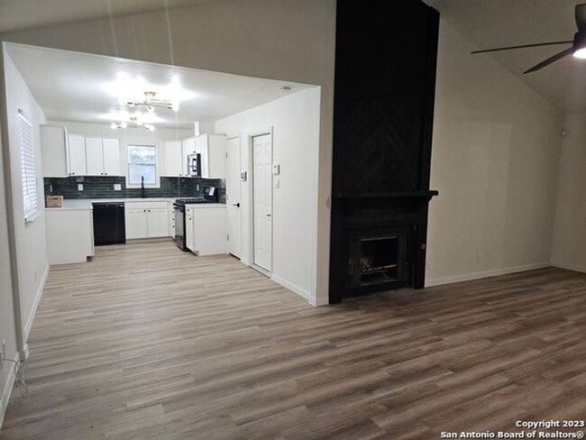 Building Photo - 4 Bedroom one story in Silver Creek