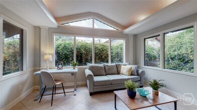 Building Photo - 5 Dorchester Ct