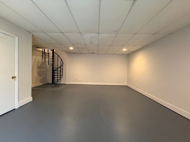 Building Photo - Large 4/2 with finished basement/bonus room- $1,895