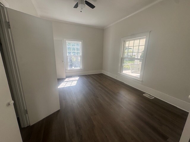 Building Photo - 202 Elm St