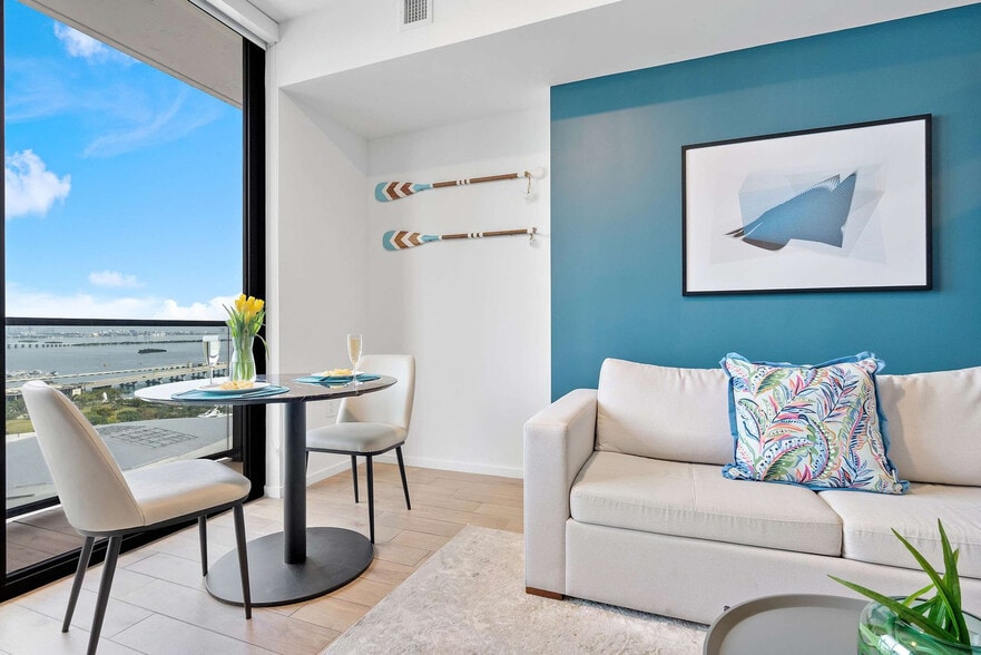 Building Photo - 398 NE 5th St