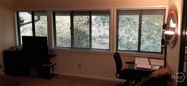 Building Photo - 195 Woodstone Dr