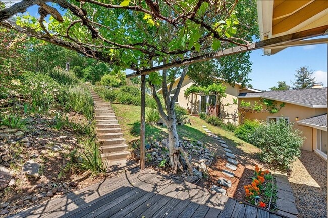 Building Photo - Gorgeous Executive Home Over Downtown Los Gatos